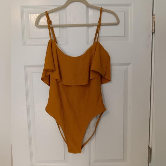 Cupshe Swimsuit - Picture 1 of 4